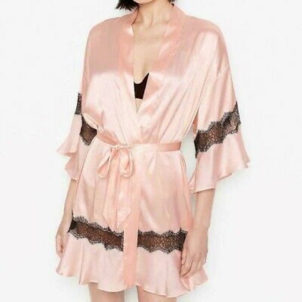 VICTORIA'S SECRET
Colorblock Flounce Robe